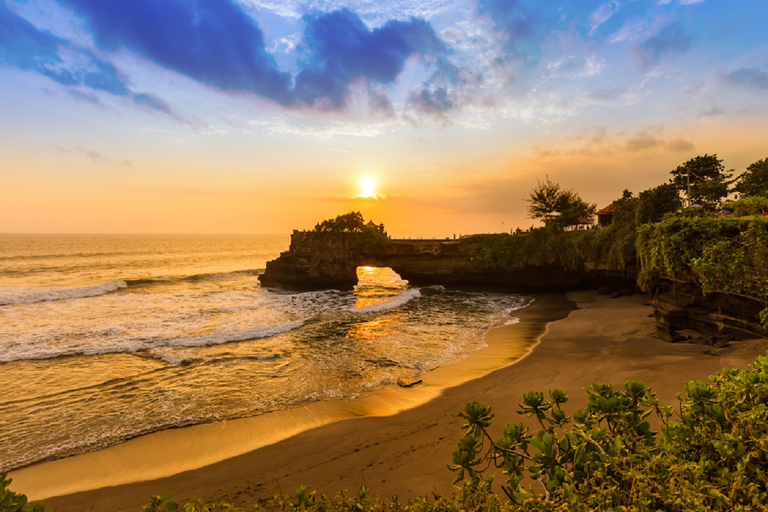 Bali: Taman Ayun and Tanah Lot Temple Sunset Tour Tour in English