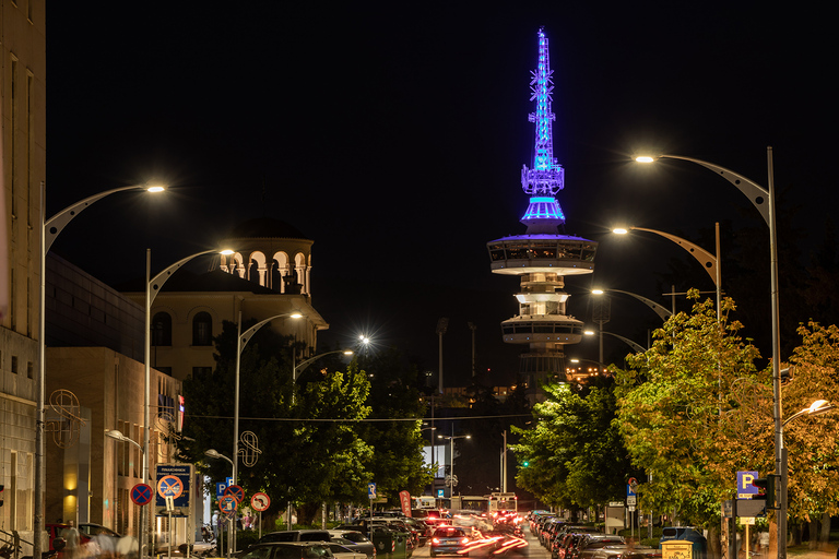 Thessaloniki: OTE Tower Rotating Experience mit Light MealObstteller mit einem Glas Wein