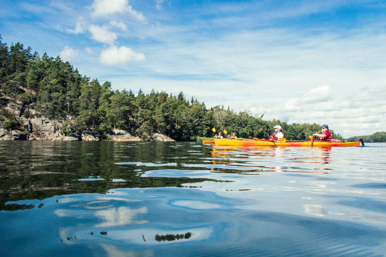 Sztokholm: Wycieczka kajakiem po archipelagu wysp i piknik na świeżym powietrzuPółdniowa wycieczka kajakowa z Outdoor Fika