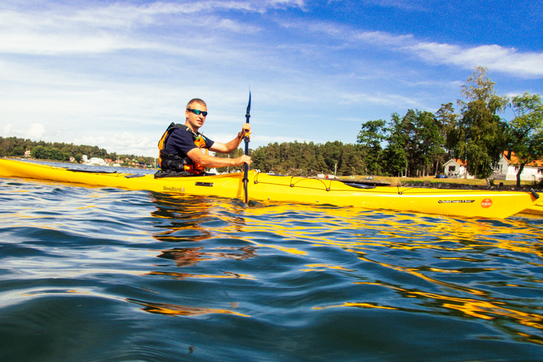 Stockholm: Archipelago Islands Kayak Tour and Outdoor Picnic Half-Day Kayaking Tour with Outdoor Fika