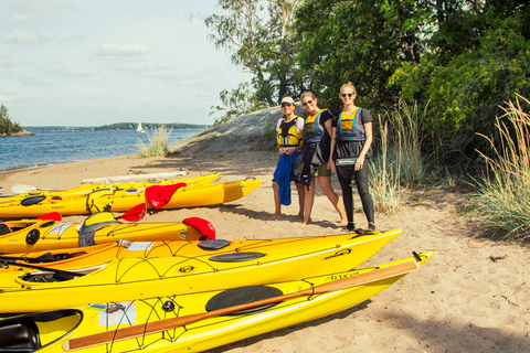 Estocolmo: Excursión en Kayak por las Islas del Archipiélago y Picnic al Aire LibreTour de medio día en kayak con Fika al aire libre