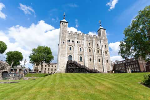 London: City Highlights Bus Tour with Crown Jewels and Tower of London
