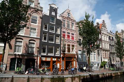 Amsterdam: Private Historical Family Walking Tour with Pickup