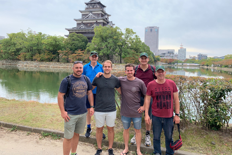 Visite guidée privée d'Hiroshima et de l'île de MiyajimaVisite de 7 heures de la ville d'Hiroshima et de la région de Miyajima