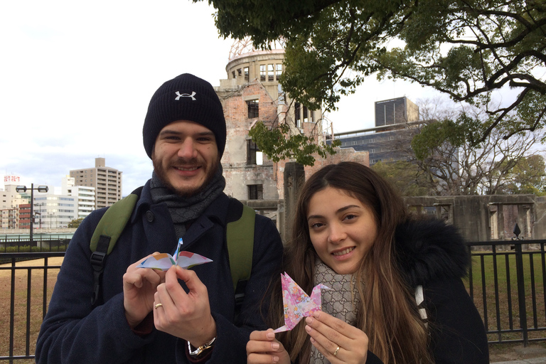 Visite guidée privée d'Hiroshima et de l'île de MiyajimaVisite de 7 heures de la ville d'Hiroshima et de la région de Miyajima