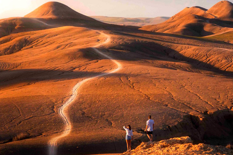 Quad en el desierto de Agafay con almuerzo y paseo en camello y piscina