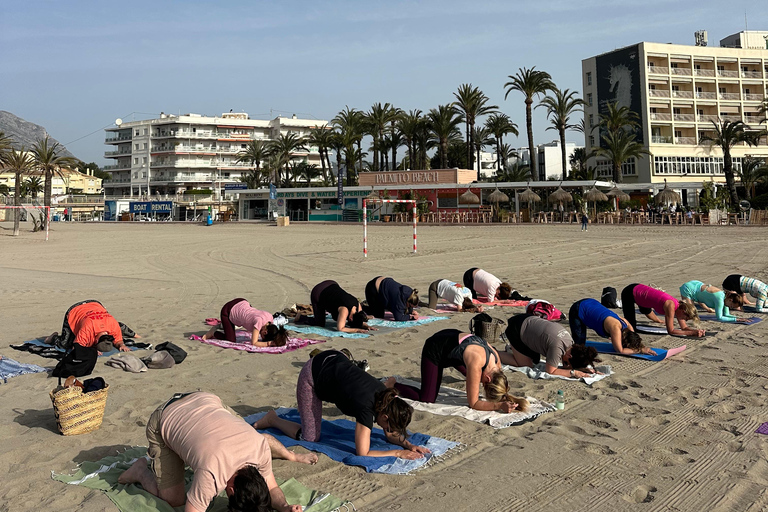 Alicante: PRIVATE Beach Yoga Class at Playa del Postiguet Alicante: Private Yoga Class at Playa del Postiguet