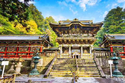 Nikko: privé wandeltour met lokale gidsTour van 6 uur met ophalen in Nikko