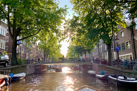 Amsterdam : Croisière sur les canaux en allemand avec boissons illimitéesCroisière sur le canal partagé