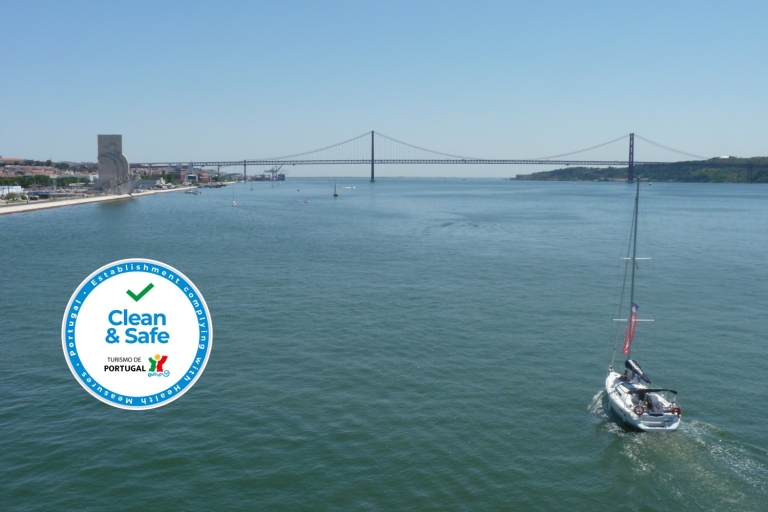 1-stündige private Segeltour in Lissabon1-stündige private Segeltour in Lissabon - Katamaran für 18 Personen