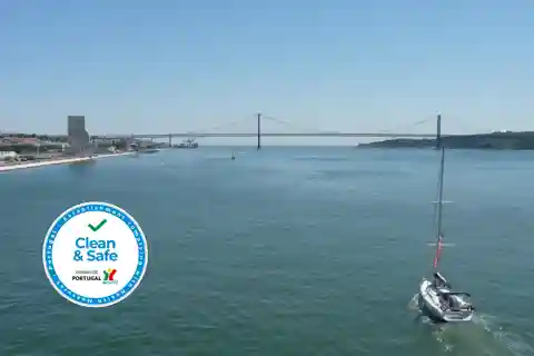 Lisbon 1H Private Tour by SAILBOAT / SAIL or POWER CATAMARAN