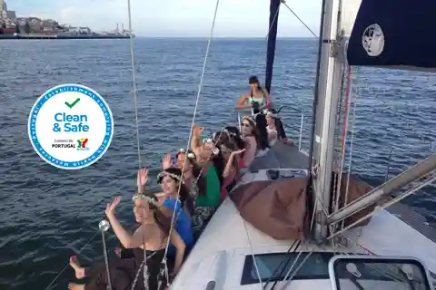 Lisbon 2H Private Tour by SAILBOAT / SAIL or POWER CATAMARAN
