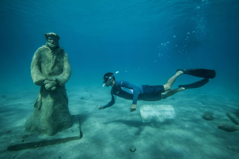 Desde Split: Laguna Azul y Museo Submarino (almuerzo y bebidas)