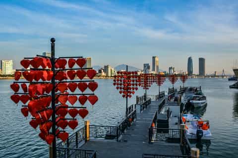 Da Nang: Night Tour with Drink at Rooftop Bar and Dinner