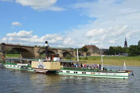 Dresden: Winter Paddle Steamship City Cruise