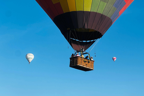 from MexicoCity:Balloon flight Over thepyramidsofTeotihuacanVuelo en globo aerostatico con traslado desde CDMX