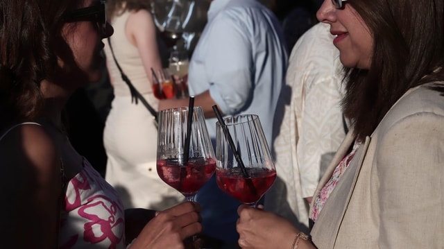 Nuremberg: Nightlife Tour with 3 Bars, Shots & Club Entry