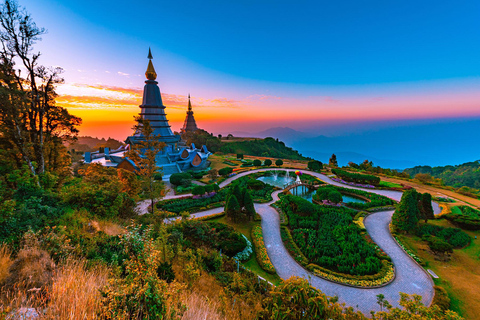 Chiang Mai: Excursión a Doi Inthanon y Santuario de ElefantesServicio de recogida del hotel