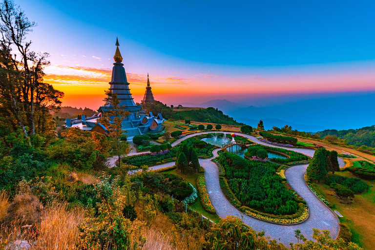 Chiang Mai: Tour di Doi Inthanon e del Santuario degli ElefantiServizio di prelievo in hotel