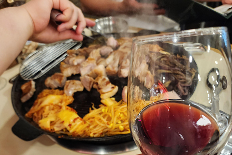 Seoul: Korean Food and Wine Pairing Experience in Sinchon