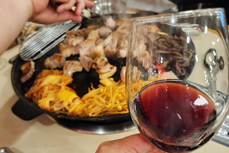 Seoul: Korean Food and Wine Pairing Experience in Sinchon