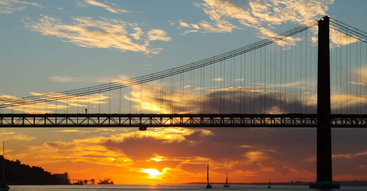 Lisbon: Daytime/Sunset City Cruise by Sailboat with Drinks