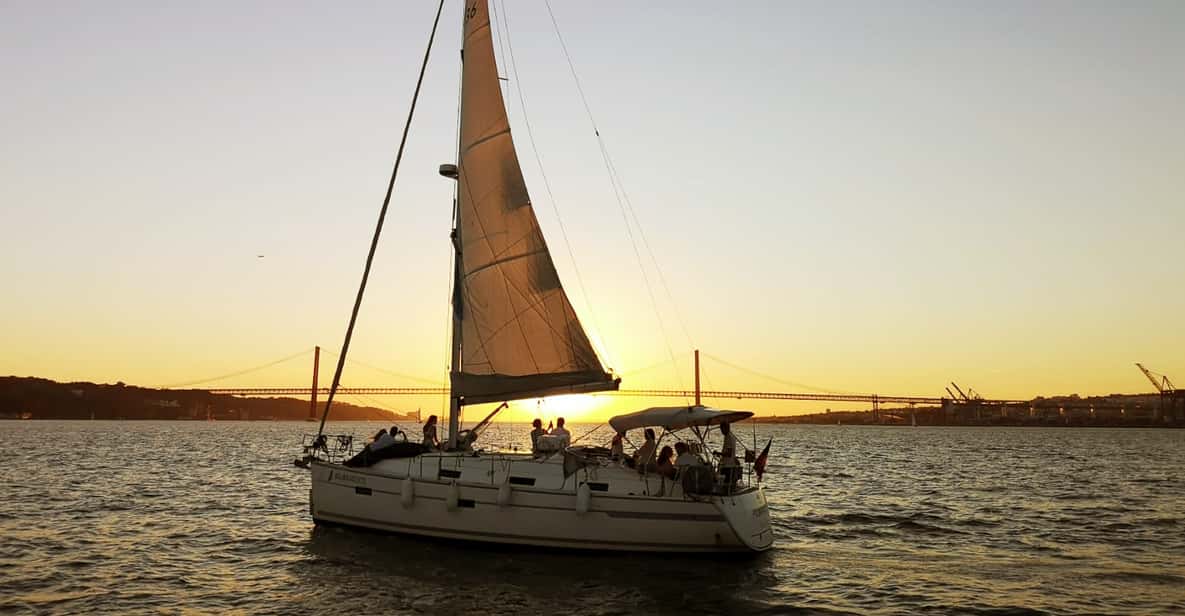 Lisbon: Daytime/Sunset City Cruise by Sailboat with Drinks