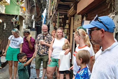 Mumbai: Visita a los barrios bajos de Dharavi Grupo reducido de Local-Support LocalPaseo por la barriada de Dharavi de la mano de un lugareño