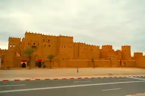 Tour privado de 3 días de Marrakech a Fez vía el desierto de Merzouga