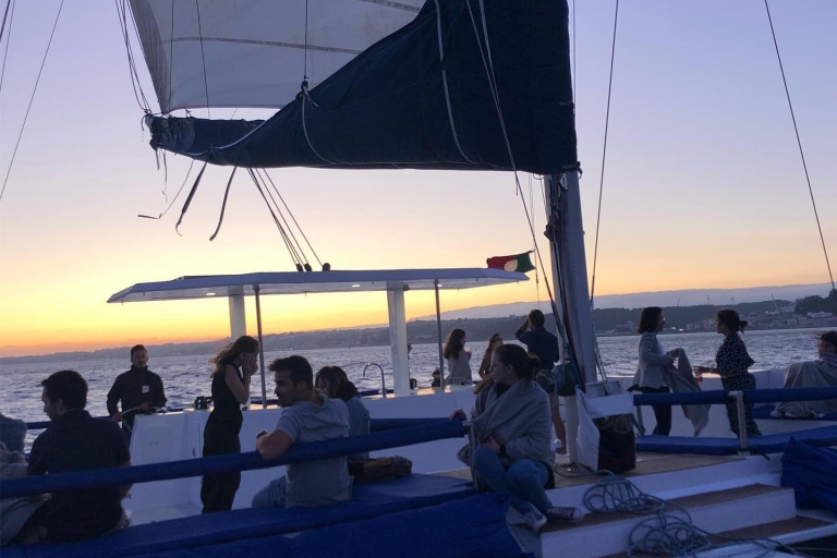 Lissabon: Bootsfahrt auf dem Tejo bei Sonnenuntergang1-stündige Tour am Morgen