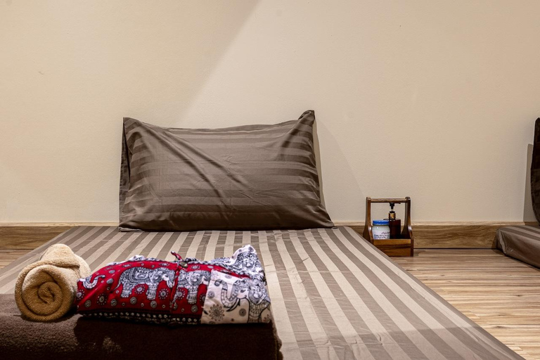 Bangkok: ThaiThai Massage near BTS Asok (Sukhumvit 25) Coconut Aromatherapy Oil Massage (90 Min)