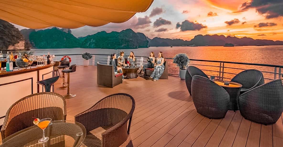 Baie d'Halong croisière d'une nuit avec kayak, natation et repas