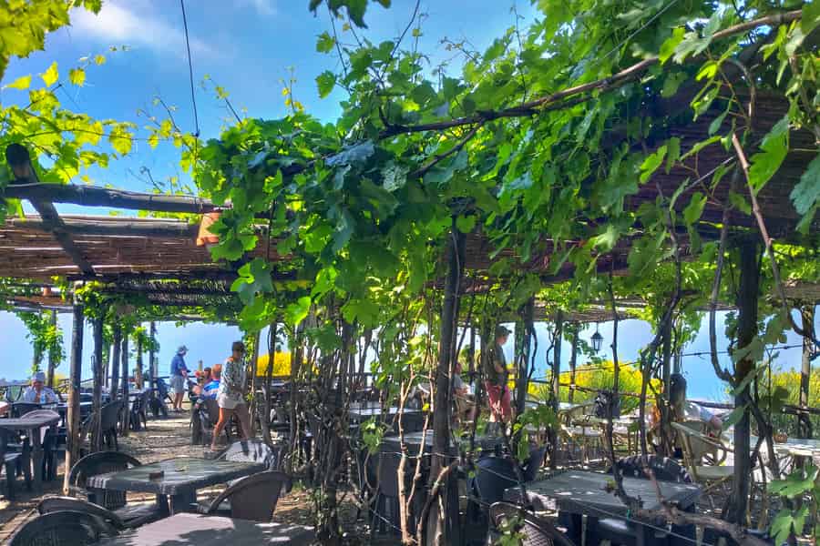Von Sorrento aus: Tour zum Vesuv mit Mittagessen und Weinverkostung. Foto: GetYourGuide