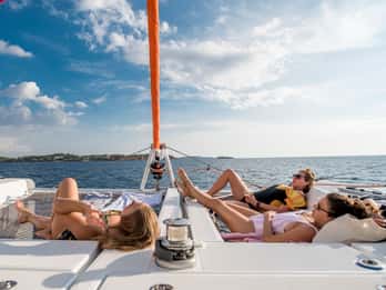 Athens: Half-Day Morning Catamaran Cruise with Meal & Drinks