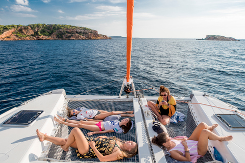 Athènes : Demi-journée de croisière en catamaran au coucher du soleilAthènes : Croisière de groupe d'une demi-journée en catamaran au coucher du soleil