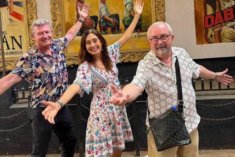 Mumbai: Private Bollywood Studio Tour & Indian Cooking Class Small Group Cooking Classes