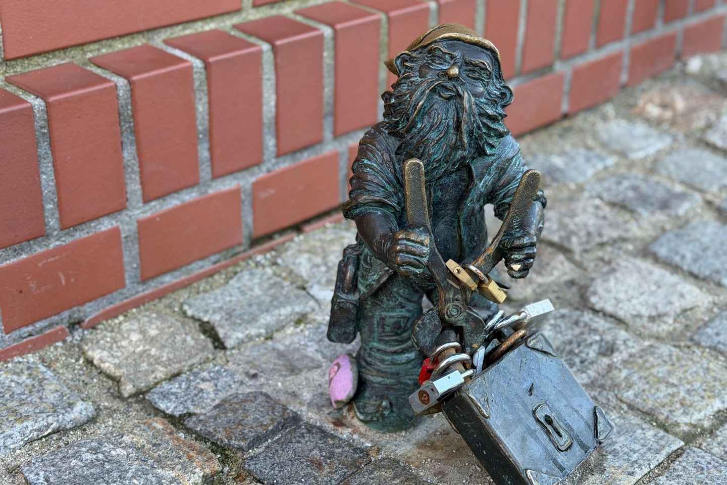 Wrocław: Dwarfs and Sightseeing E-Car Tour