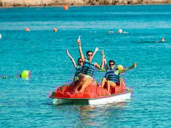 Mykonos: esperienza in pedalò