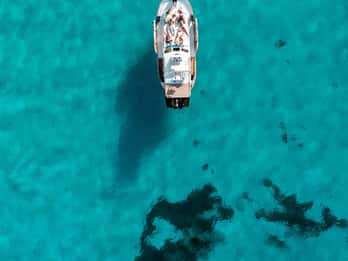 Ibiza: Heldagsbåtcharter på traditionell balearisk yacht
