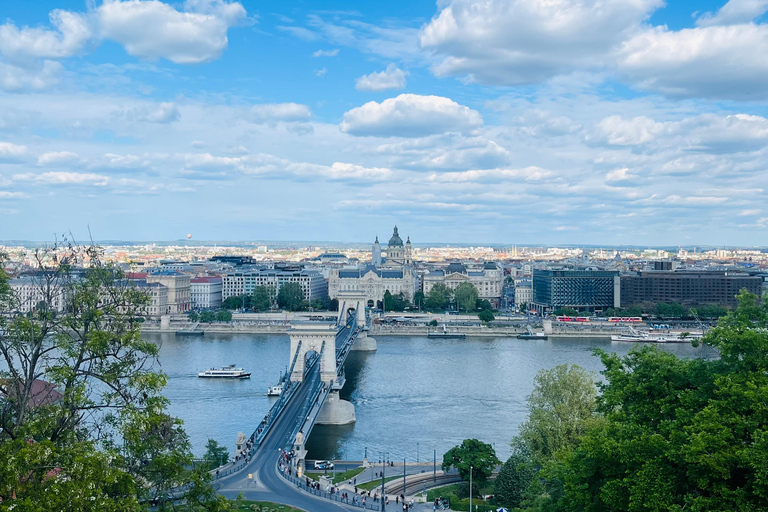 Budapest Highlights Walking Tour: Parliament to Buda Castle