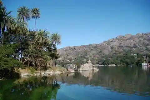 Udaipur: Mount Abu and Dilwara Temples Private Tour