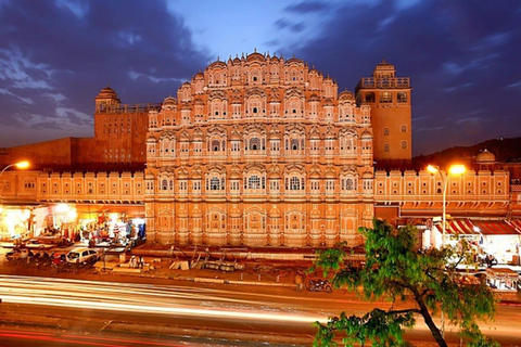 Depuis Jaipur : 2 jours Jaipur, Agra avec transfert à New DelhiCette option comprend la voiture Ac et le guide.