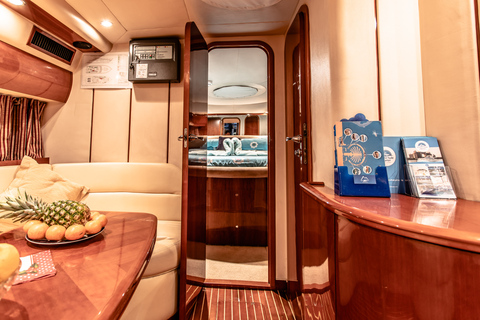 Dubai: Private Luxury Everest Yacht Cruise from Dubai Marina 1 Hour Cruise