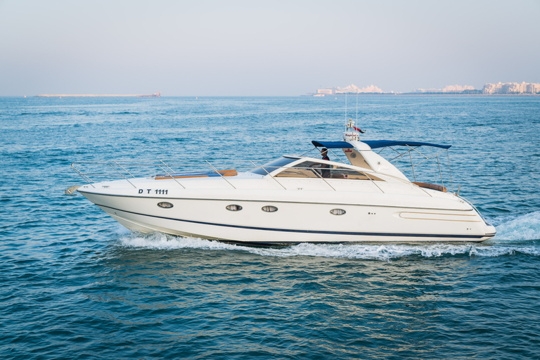 Dubai: Private Luxury Everest Yacht Cruise from Dubai Marina 1 Hour Cruise