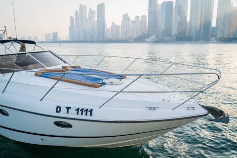 Dubai: Private Luxury Everest Yacht Cruise from Dubai Marina 1 Hour Cruise