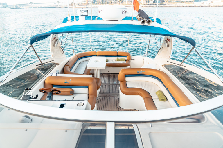 Dubai: Private Luxury Everest Yacht Cruise from Dubai Marina 1 Hour Cruise