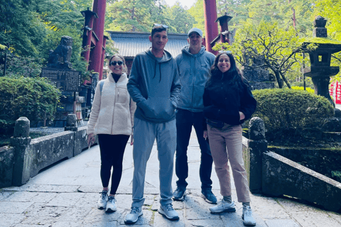 Tokyo: Mount Fuji and Hakone Private Flexible TourTour in a Prado