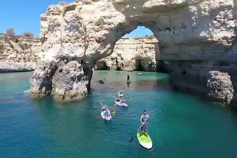 Da Albufeira: Tour delle grotte nascoste di Benagil in kayak