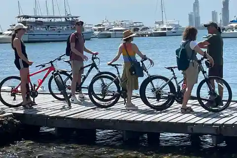 UNE BELLE BALADE EN VÉLO AVEC UN DÉJEUNER DANS L'ENDROIT PRÉFÉRÉ D'ANTHONY BOURDAIN