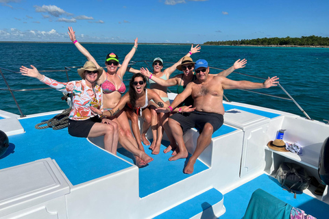 Desde Punta Cana: Excursión de un día en Catamarán Privado a la Isla Saona